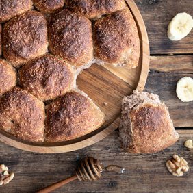 Grovt brytebrød med banan og valnøtt